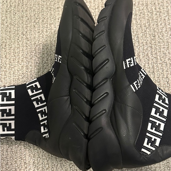 Fendi black - Picture 4 of 11